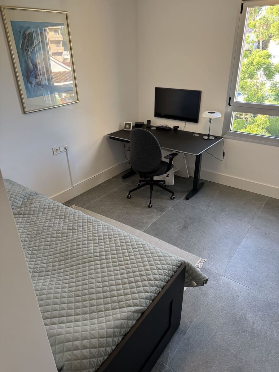 3 soverom Penthouse til salgs i Nueva Andalucia med svømmebasseng garasje - € 1 195 000 (Ref: 9540528)