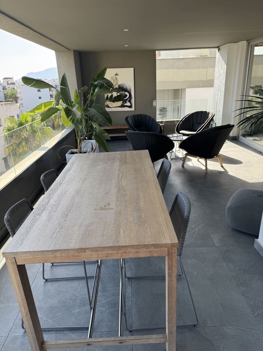 3 soverom Penthouse til salgs i Nueva Andalucia med svømmebasseng garasje - € 1 195 000 (Ref: 9540528)