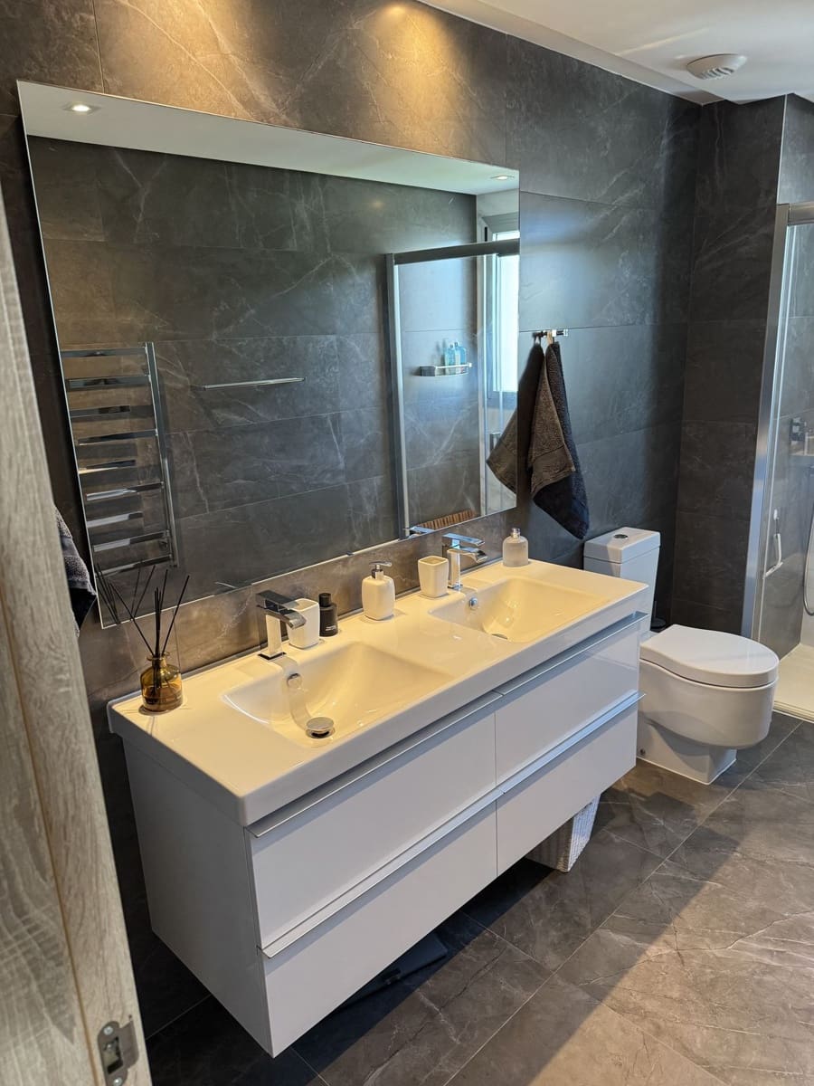 3 soverom Penthouse til salgs i Nueva Andalucia med svømmebasseng garasje - € 1 195 000 (Ref: 9540528)