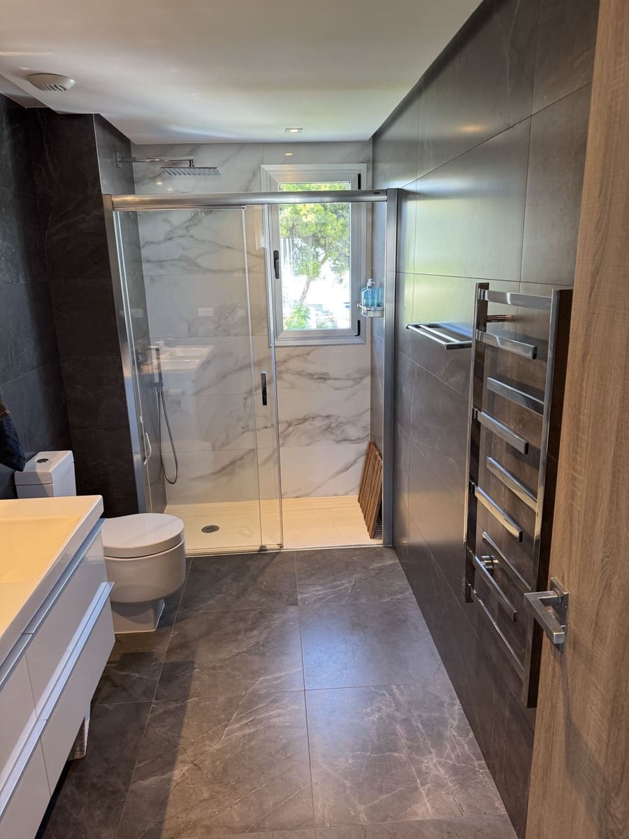 3 soverom Penthouse til salgs i Nueva Andalucia med svømmebasseng garasje - € 1 195 000 (Ref: 9540528)