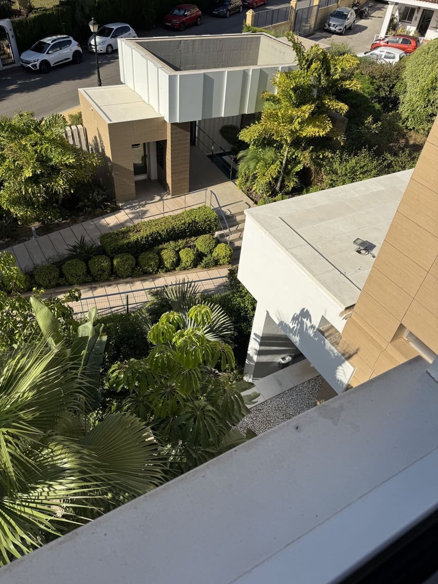 3 soverom Penthouse til salgs i Nueva Andalucia med svømmebasseng garasje - € 1 195 000 (Ref: 9540528)