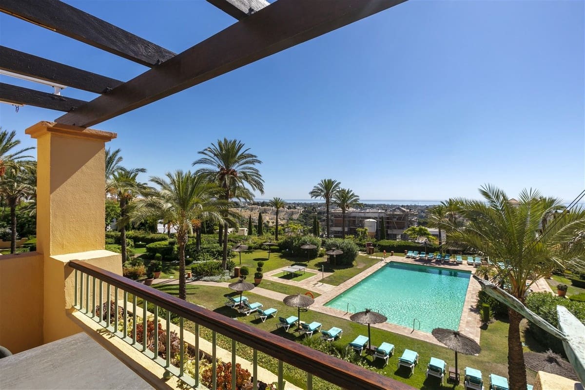 4 soveværelse Penthouse til salg i Los Flamingos med swimmingpool - € 1.195.000 (Ref: 9540530)