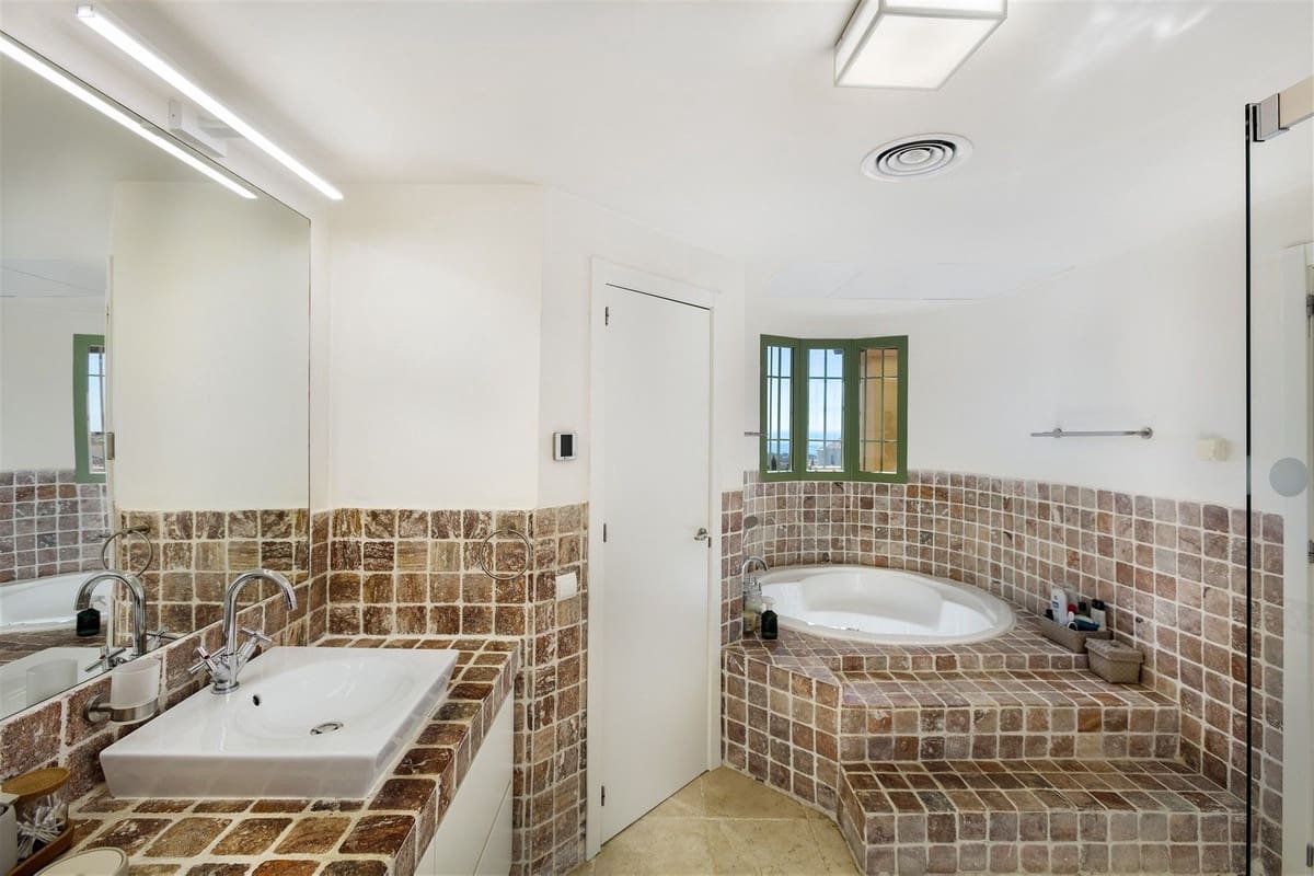 4 soveværelse Penthouse til salg i Los Flamingos med swimmingpool - € 1.195.000 (Ref: 9540530)