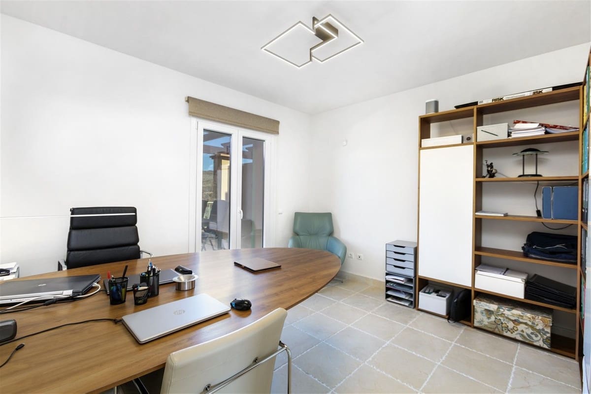 4 soveværelse Penthouse til salg i Los Flamingos med swimmingpool - € 1.195.000 (Ref: 9540530)