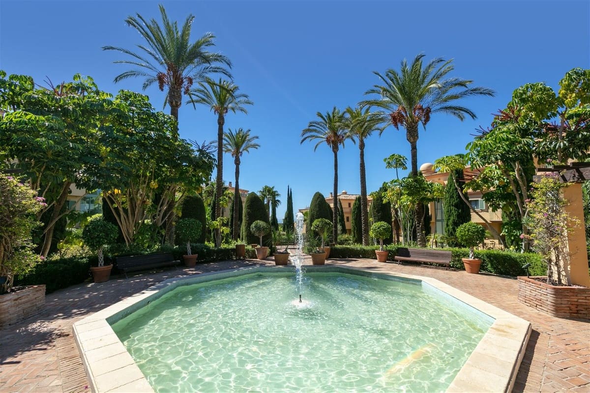 4 soveværelse Penthouse til salg i Los Flamingos med swimmingpool - € 1.195.000 (Ref: 9540530)