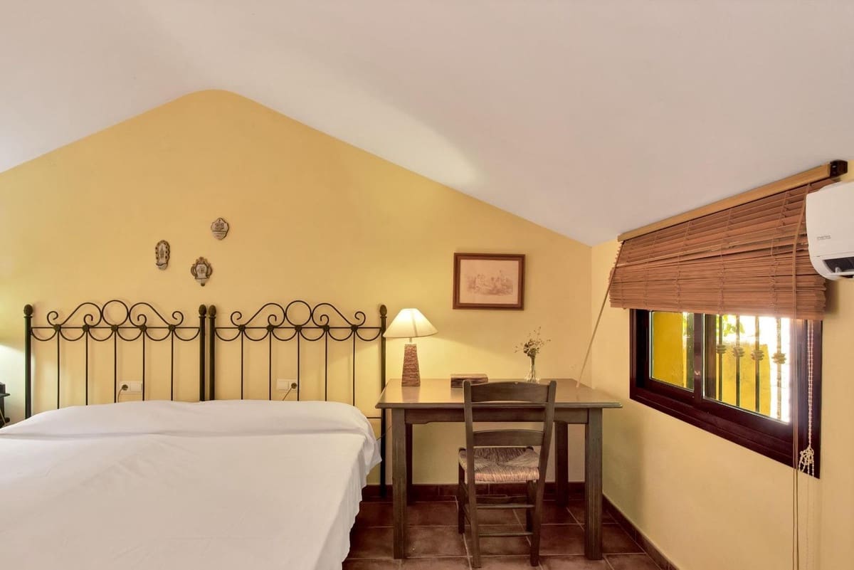 3 sypialnia Finka/Dom wiejski na sprzedaż w Ojen z basenem - 1 198 000 € (Ref: 9540532)