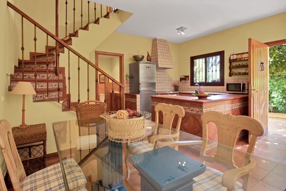 3 sypialnia Finka/Dom wiejski na sprzedaż w Ojen z basenem - 1 198 000 € (Ref: 9540532)