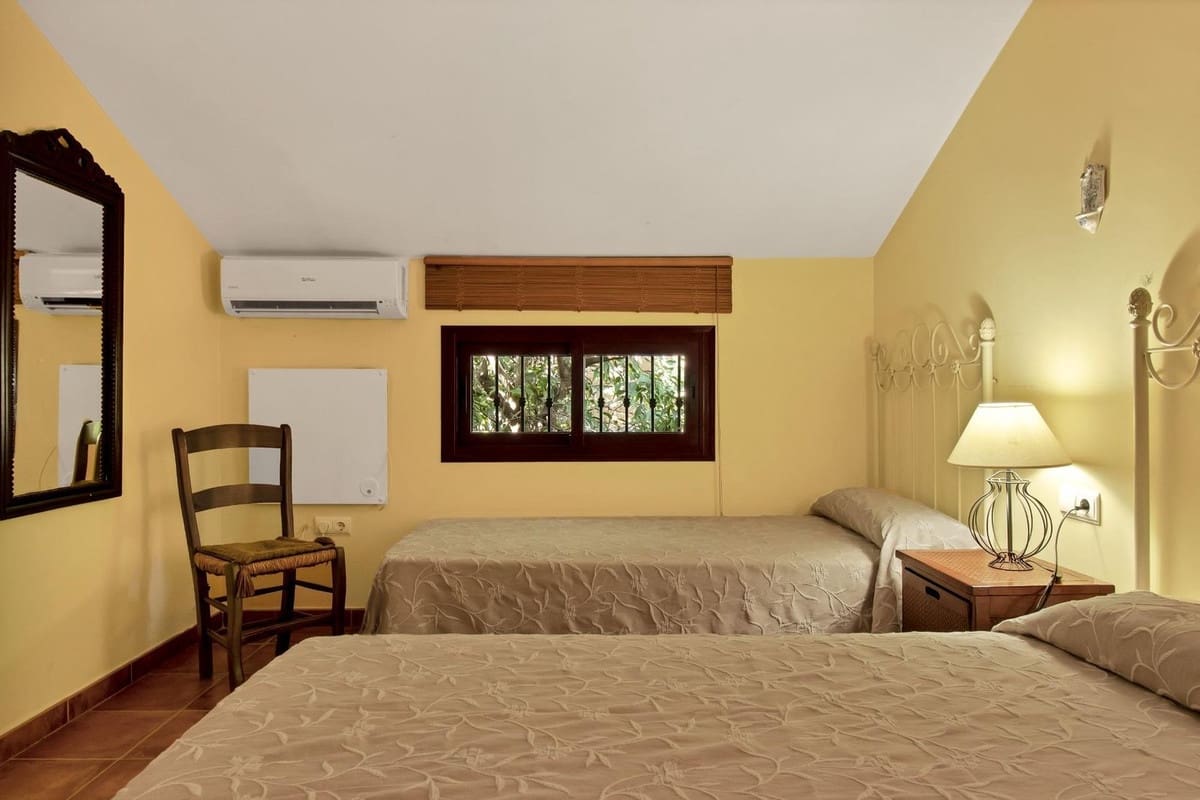 3 sypialnia Finka/Dom wiejski na sprzedaż w Ojen z basenem - 1 198 000 € (Ref: 9540532)