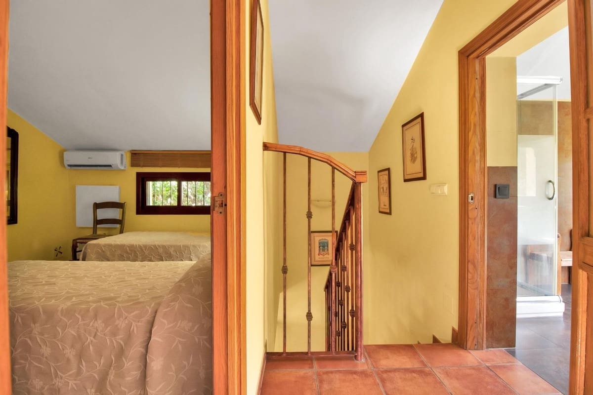 3 sypialnia Finka/Dom wiejski na sprzedaż w Ojen z basenem - 1 198 000 € (Ref: 9540532)