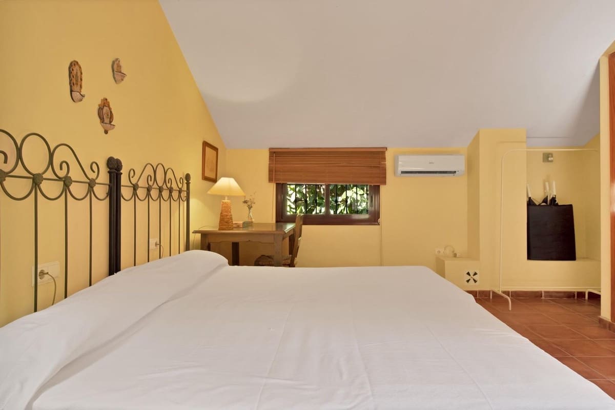 3 sypialnia Finka/Dom wiejski na sprzedaż w Ojen z basenem - 1 198 000 € (Ref: 9540532)