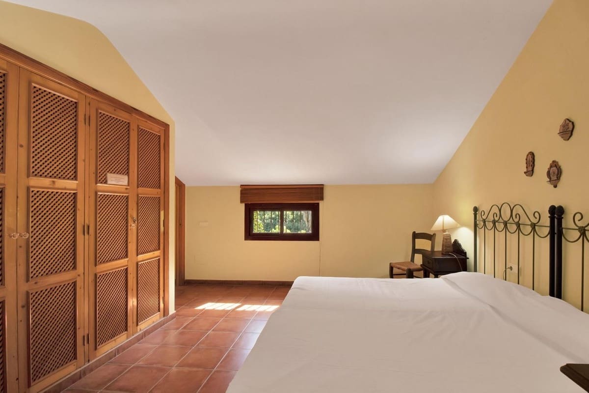 3 sypialnia Finka/Dom wiejski na sprzedaż w Ojen z basenem - 1 198 000 € (Ref: 9540532)