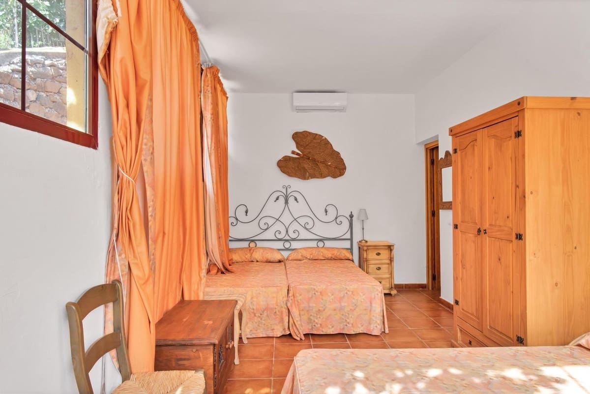 3 sypialnia Finka/Dom wiejski na sprzedaż w Ojen z basenem - 1 198 000 € (Ref: 9540532)