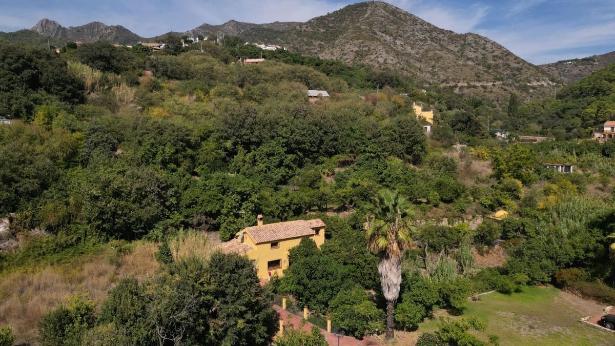 3 sypialnia Finka/Dom wiejski na sprzedaż w Ojen z basenem - 1 198 000 € (Ref: 9540532)