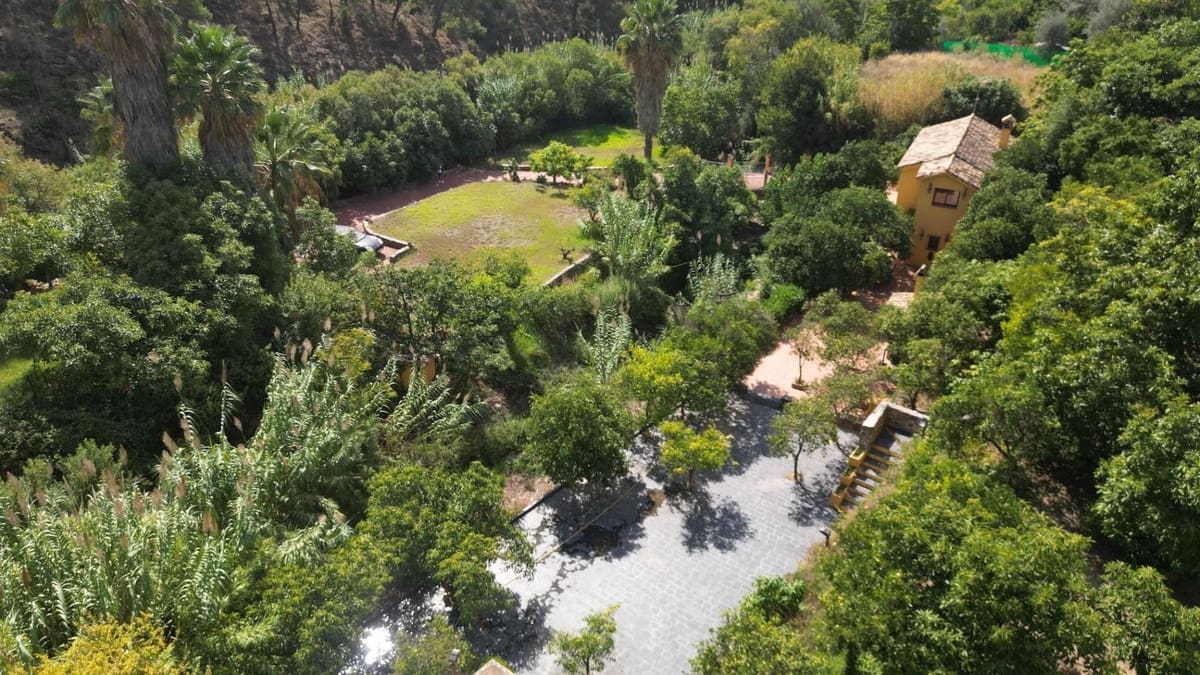 3 sypialnia Finka/Dom wiejski na sprzedaż w Ojen z basenem - 1 198 000 € (Ref: 9540532)