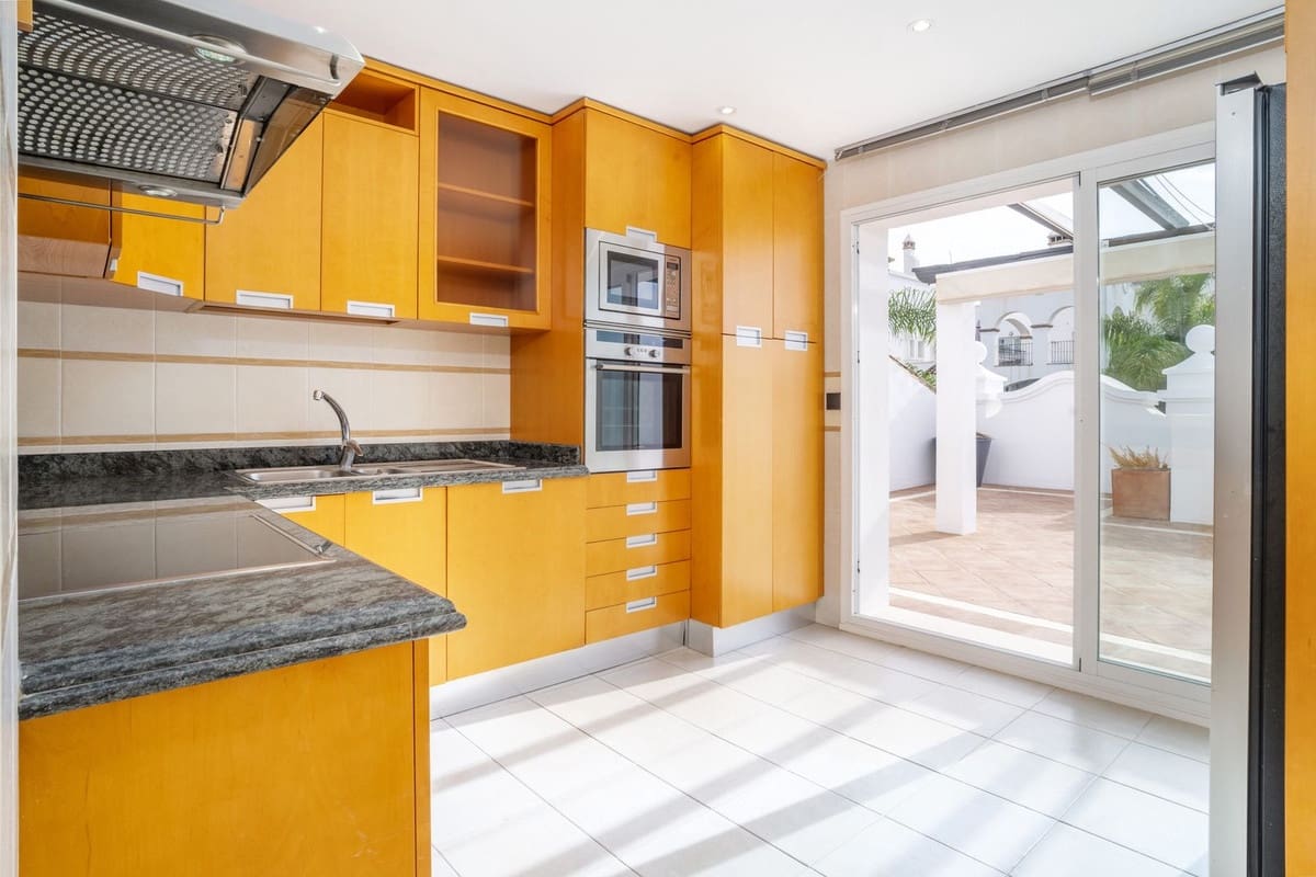 2 chambre Penthouse à vendre à Marbella avec piscine garage - 1 240 000 € (Ref: 9540534)