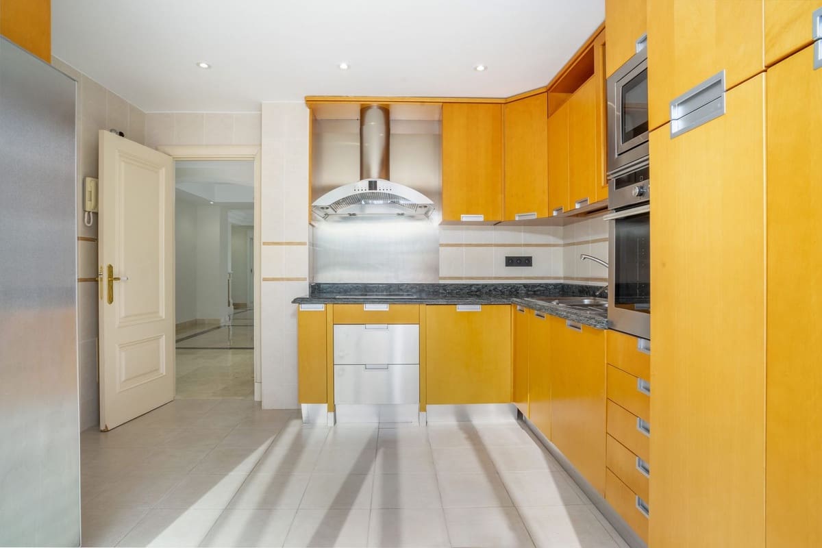 2 chambre Penthouse à vendre à Marbella avec piscine garage - 1 240 000 € (Ref: 9540534)