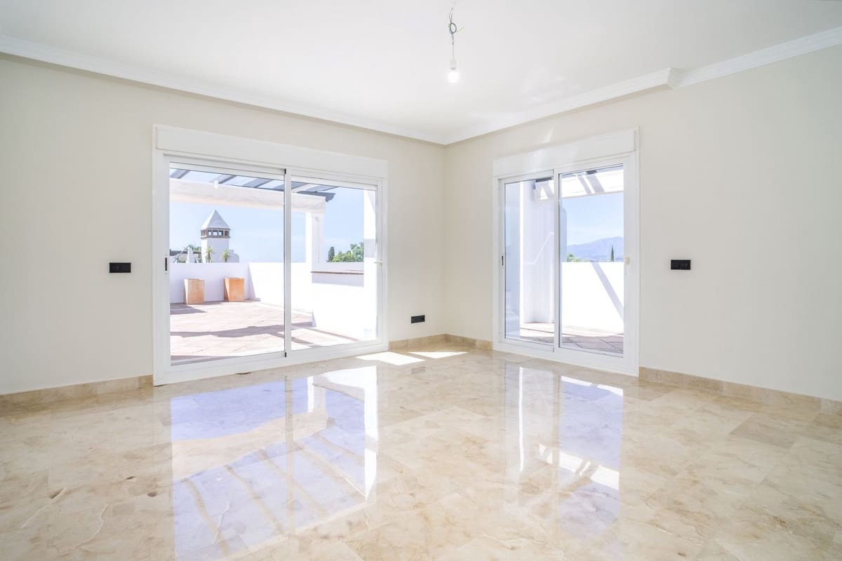 2 chambre Penthouse à vendre à Marbella avec piscine garage - 1 240 000 € (Ref: 9540534)