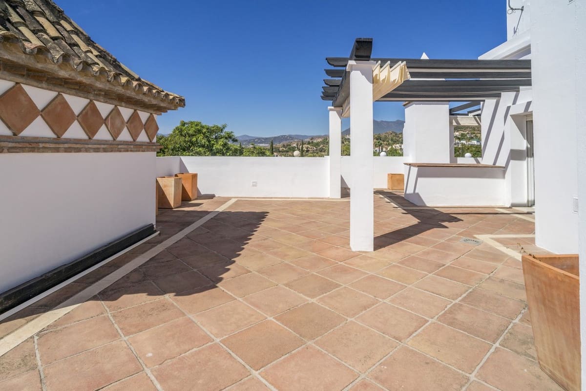2 chambre Penthouse à vendre à Marbella avec piscine garage - 1 240 000 € (Ref: 9540534)