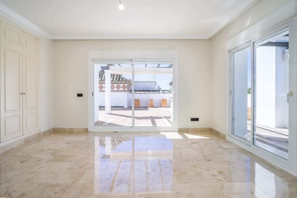 2 chambre Penthouse à vendre à Marbella avec piscine garage - 1 240 000 € (Ref: 9540534)