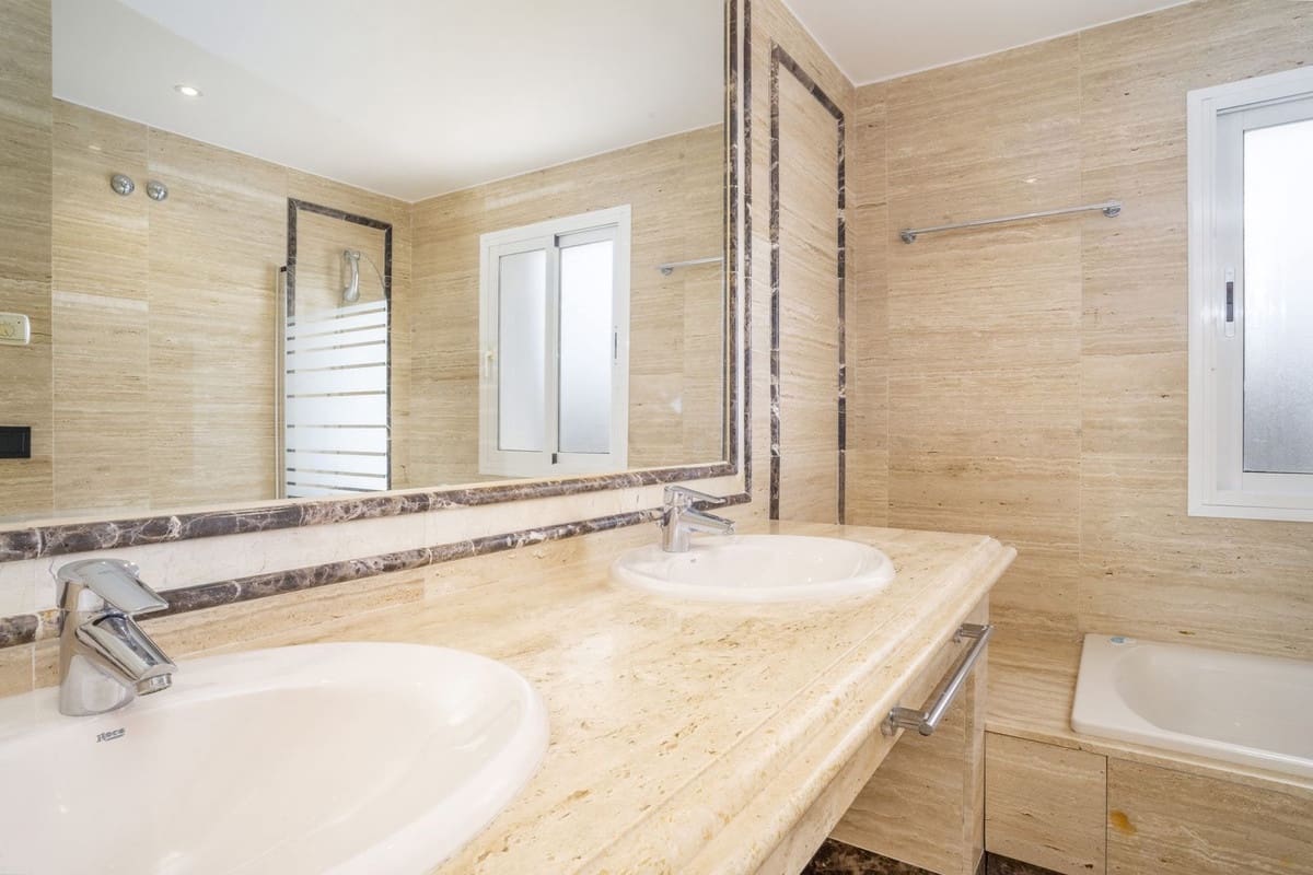 2 chambre Penthouse à vendre à Marbella avec piscine garage - 1 240 000 € (Ref: 9540534)