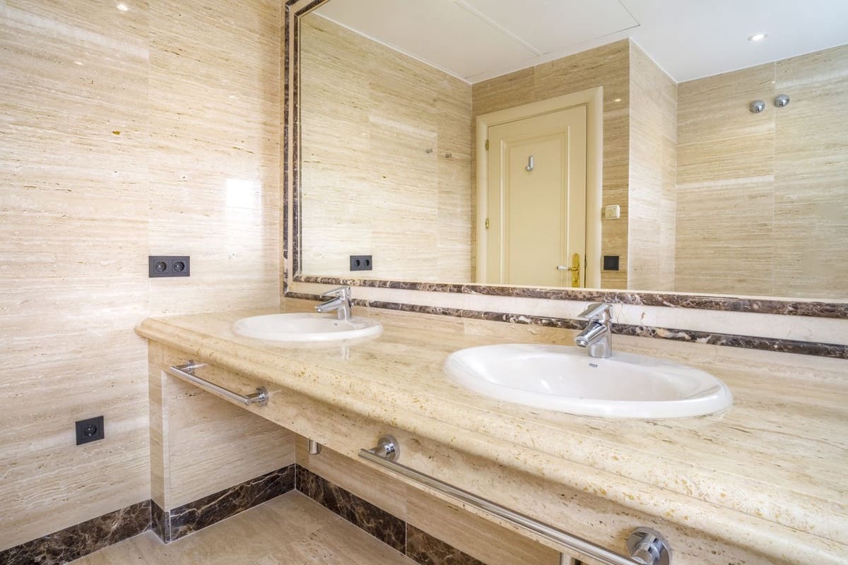 2 chambre Penthouse à vendre à Marbella avec piscine garage - 1 240 000 € (Ref: 9540534)