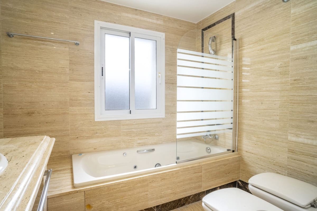 2 chambre Penthouse à vendre à Marbella avec piscine garage - 1 240 000 € (Ref: 9540534)