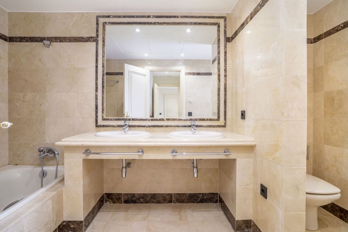 2 chambre Penthouse à vendre à Marbella avec piscine garage - 1 240 000 € (Ref: 9540534)