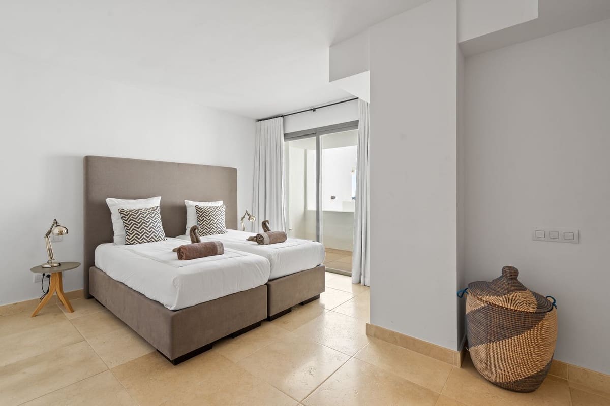 3 soveværelse Penthouse til salg i Los Flamingos med swimmingpool - € 1.250.000 (Ref: 9540535)