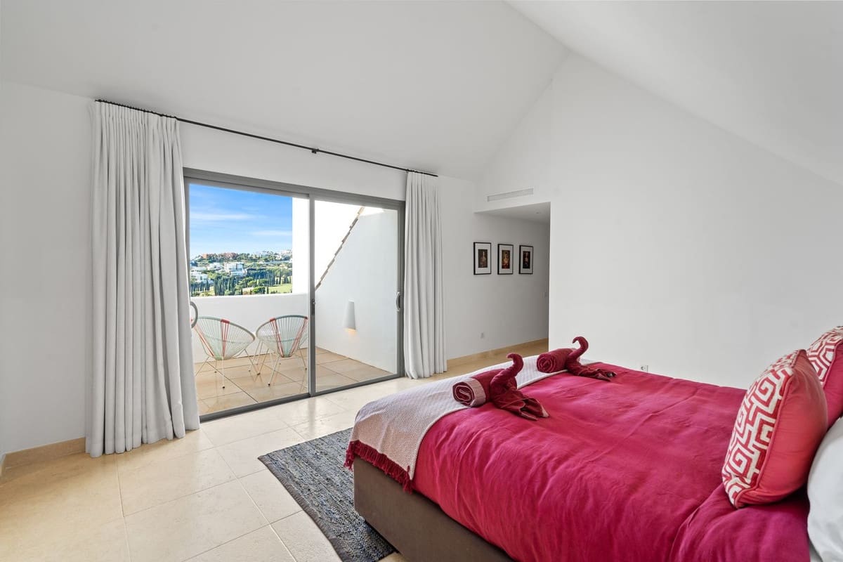 3 soveværelse Penthouse til salg i Los Flamingos med swimmingpool - € 1.250.000 (Ref: 9540535)