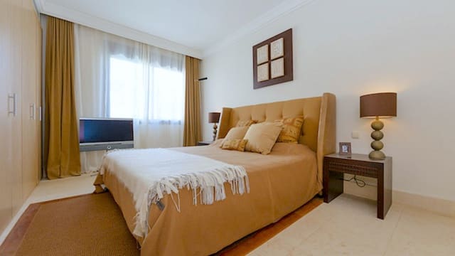 3 quarto Apartamento para venda em Los Monteros, Marbella com piscina - 1 290 000 € (Ref: 9540540)