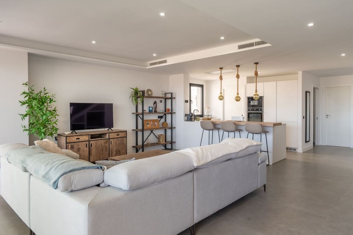 4 bedroom Penthouse for sale in Estepona with pool - € 1,295,000 (Ref: 9540541)