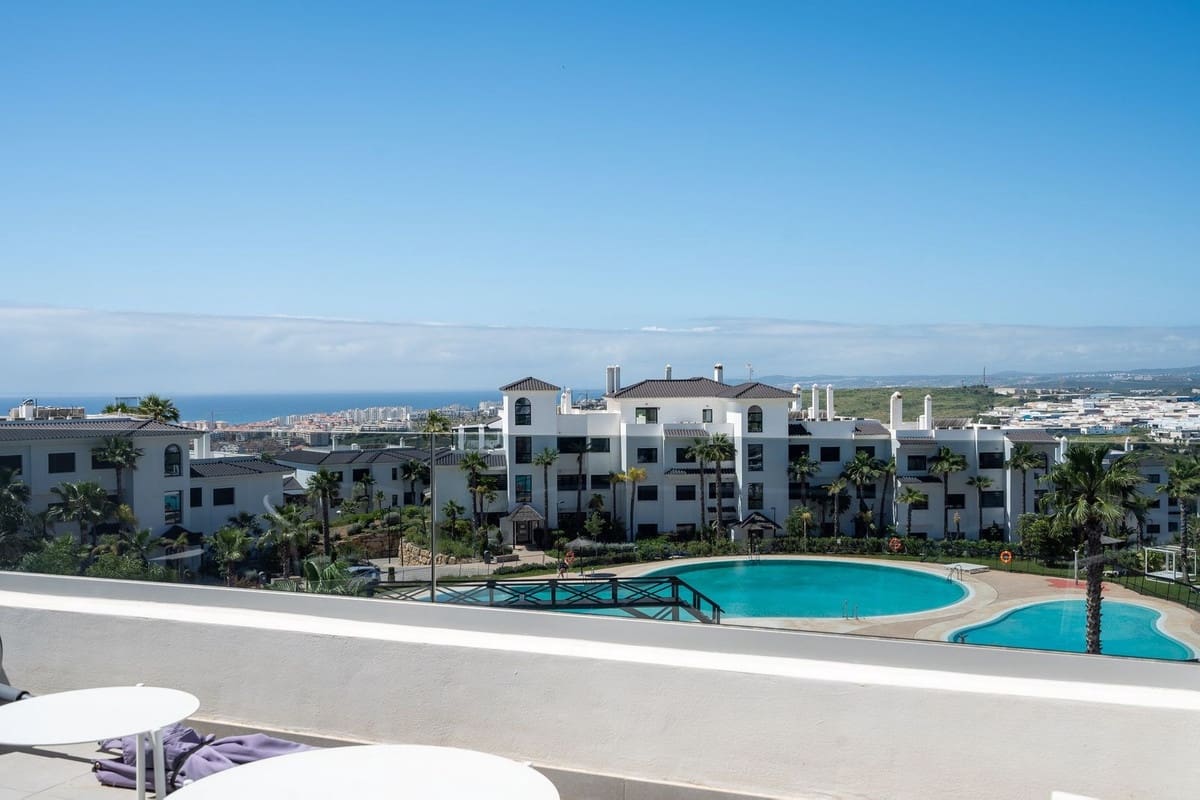 4 bedroom Penthouse for sale in Estepona with pool - € 1,295,000 (Ref: 9540541)