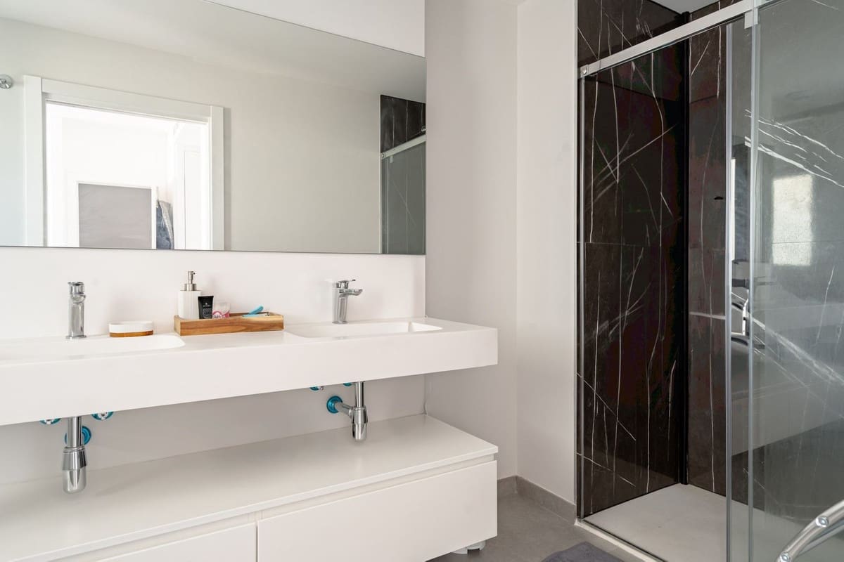 4 bedroom Penthouse for sale in Estepona with pool - € 1,295,000 (Ref: 9540541)