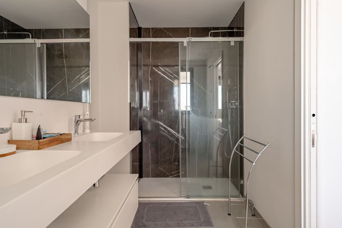 4 bedroom Penthouse for sale in Estepona with pool - € 1,295,000 (Ref: 9540541)