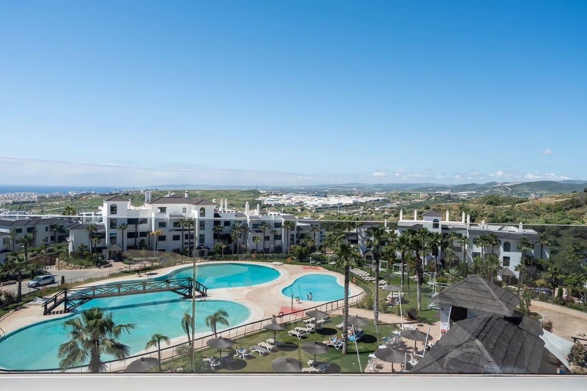 4 bedroom Penthouse for sale in Estepona with pool - € 1,295,000 (Ref: 9540541)