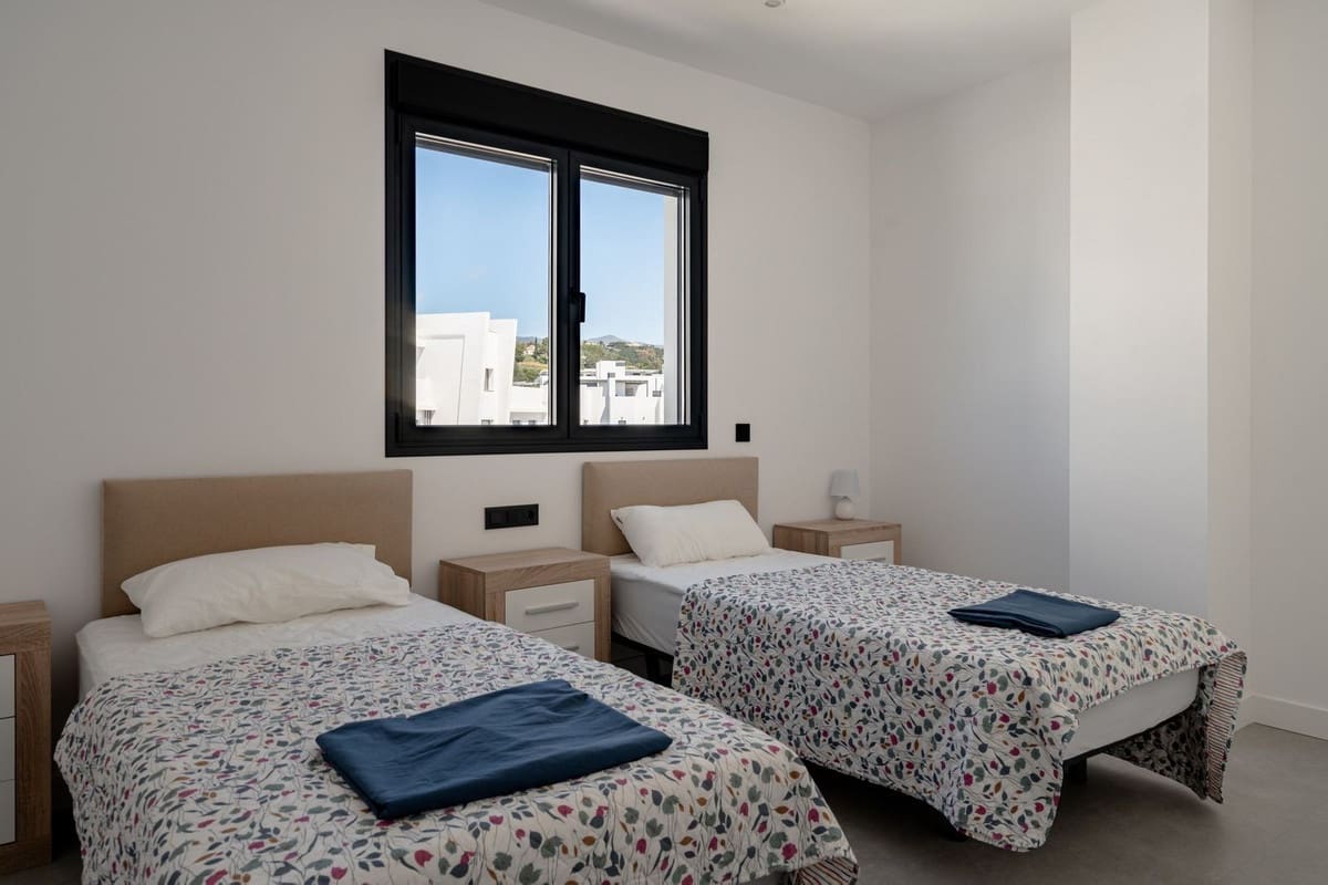 4 bedroom Penthouse for sale in Estepona with pool - € 1,295,000 (Ref: 9540541)