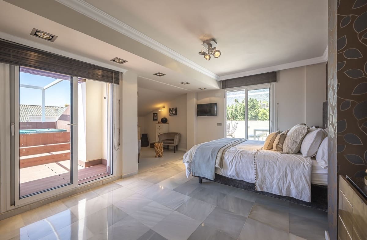 4 slaapkamer Penthouse te koop in Golden Mile met zwembad garage - € 1.295.000 (Ref: 9540542)