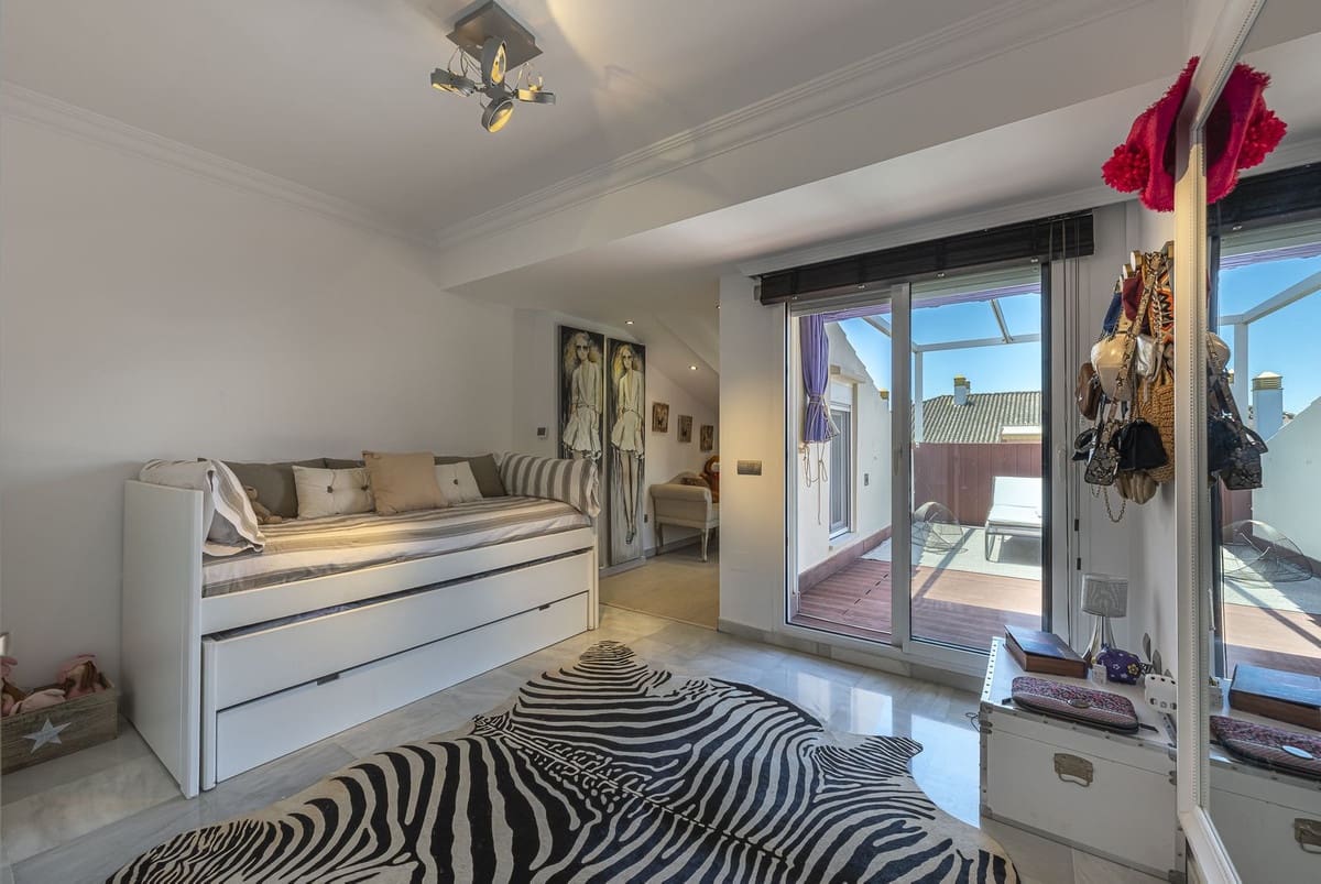 4 slaapkamer Penthouse te koop in Golden Mile met zwembad garage - € 1.295.000 (Ref: 9540542)