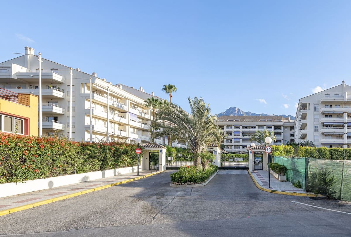 4 slaapkamer Penthouse te koop in Golden Mile met zwembad garage - € 1.295.000 (Ref: 9540542)