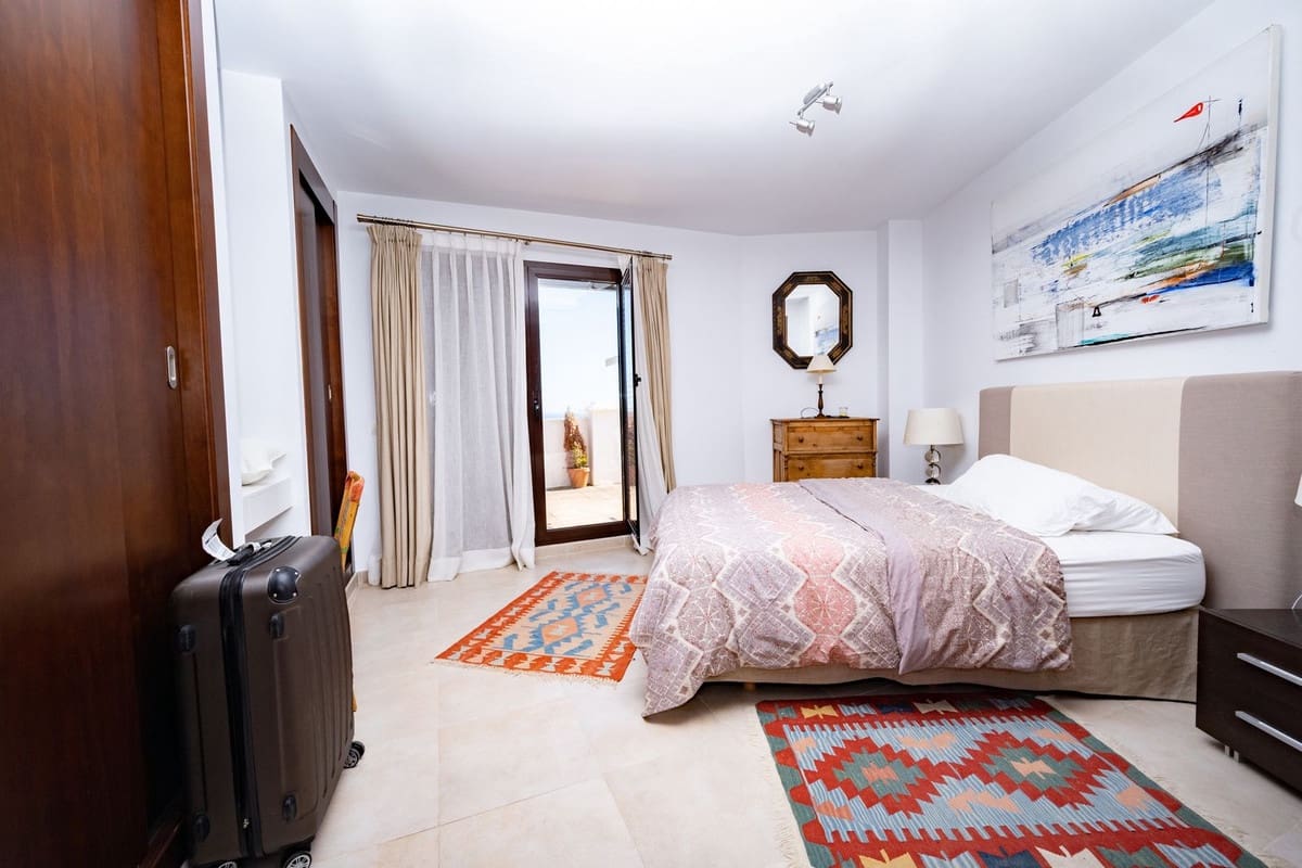 3 soveværelse Penthouse til salg i Los Monteros med swimmingpool garage - € 1.300.000 (Ref: 9540543)