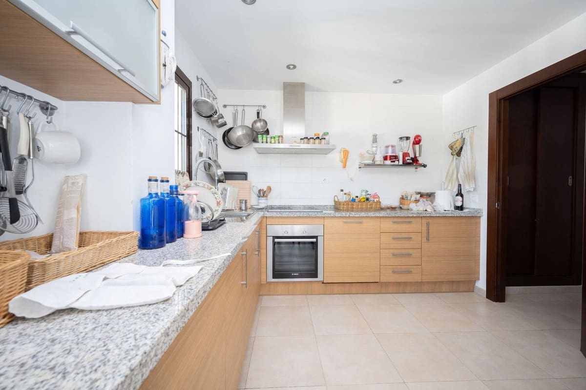 3 soveværelse Penthouse til salg i Los Monteros med swimmingpool garage - € 1.300.000 (Ref: 9540543)