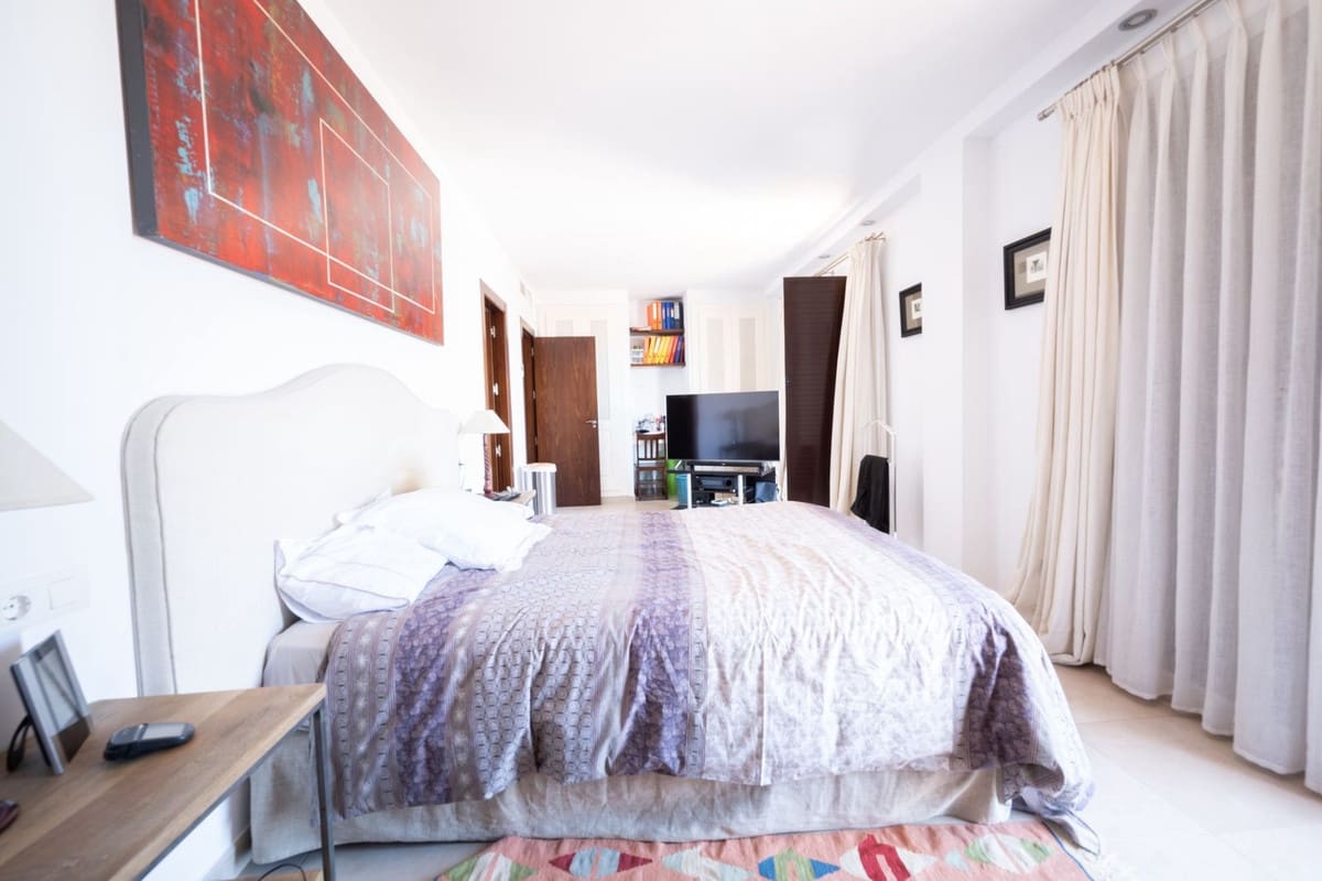 3 soveværelse Penthouse til salg i Los Monteros med swimmingpool garage - € 1.300.000 (Ref: 9540543)