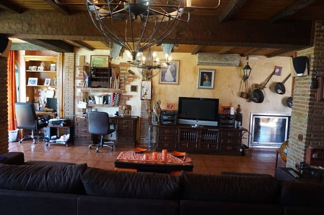 6 quarto Quinta/Casa Rural para venda em Centro, Estepona com piscina garagem - 1 300 000 € (Ref: 9540545)