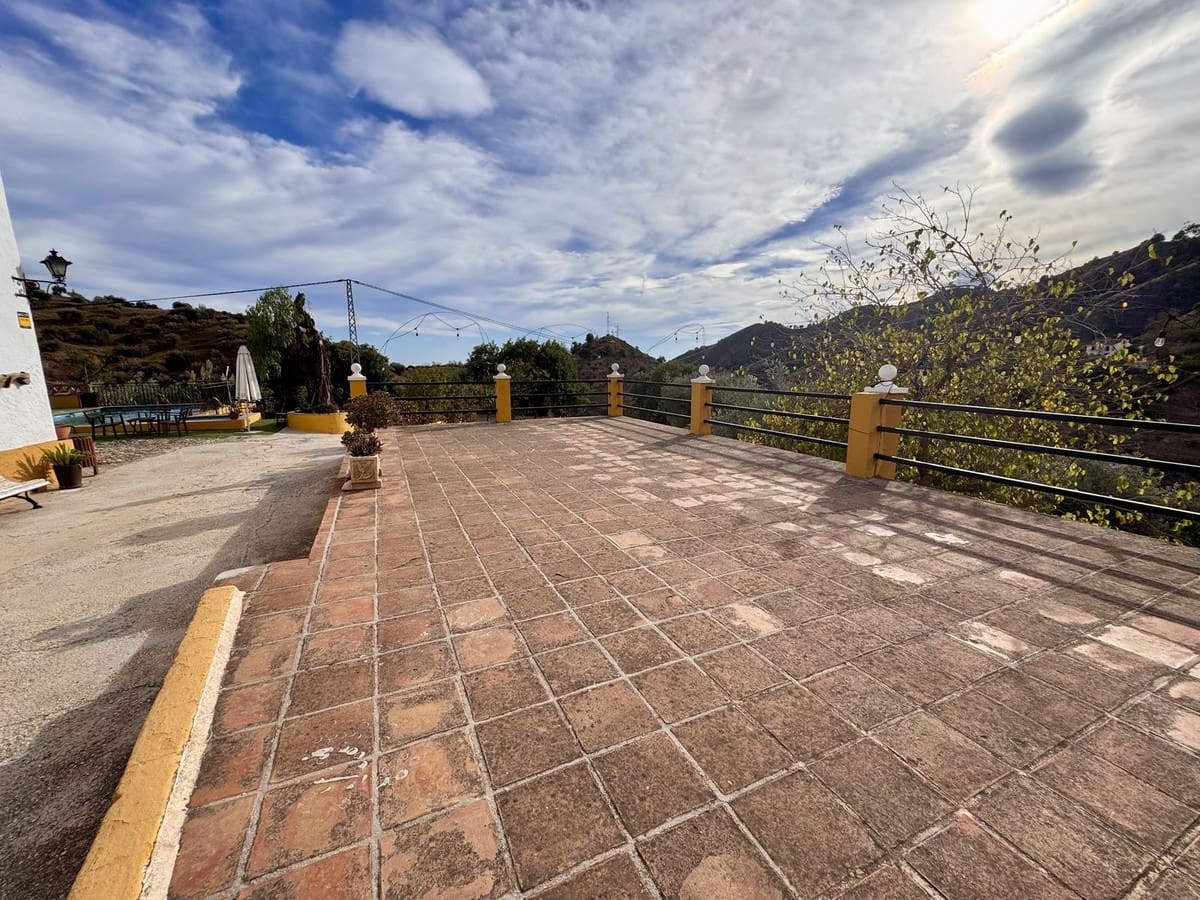 11 bedroom Finca/Country House for sale in Malaga city with pool - € 1,300,000 (Ref: 9540546)