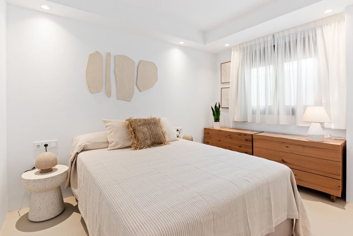 4 soveværelse Penthouse til salg i La Duquesa / Puerto de la Duquesa med swimmingpool - € 1.350.000 (Ref: 9540548)