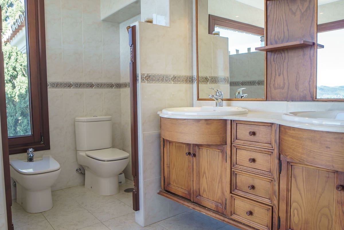 6 soveværelse Villa til salg i Estepona med swimmingpool - € 1.395.000 (Ref: 9540550)