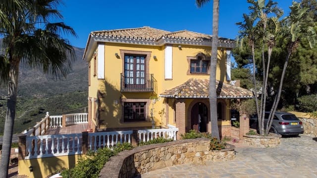 6 soveværelse Villa til salg i Centro, Estepona med swimmingpool - € 1.395.000 (Ref: 9540550)