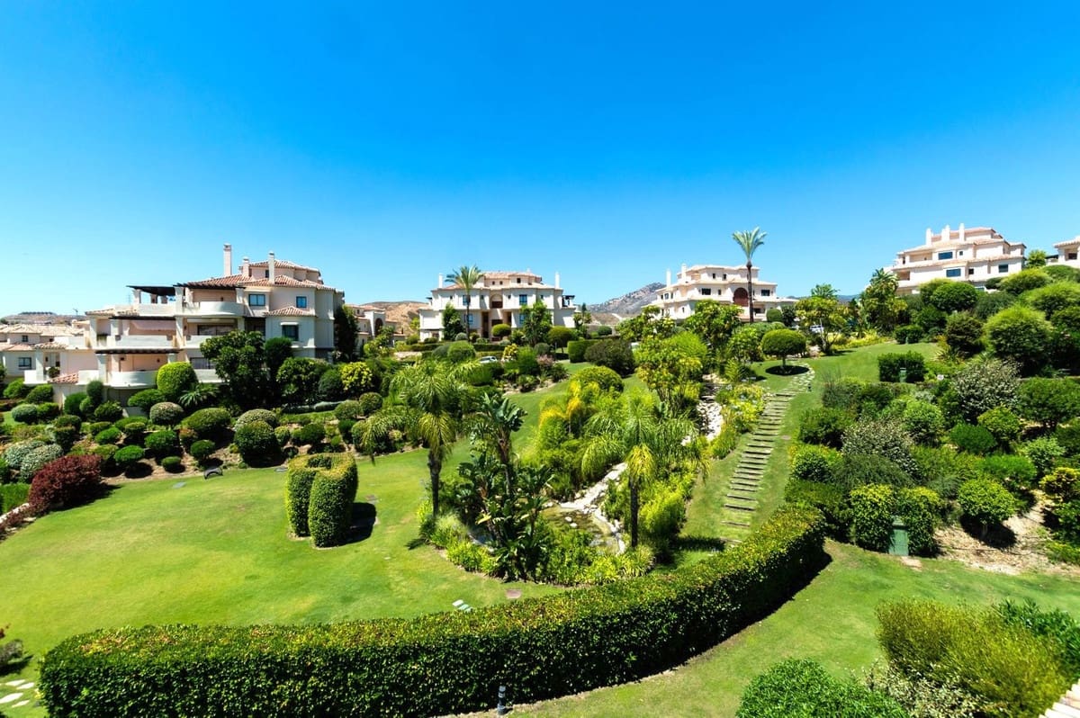 3 bedroom Penthouse for sale in Benahavis with pool garage - € 1,400,000 (Ref: 9540552)