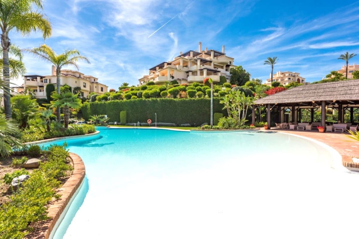 3 bedroom Penthouse for sale in Benahavis with pool garage - € 1,400,000 (Ref: 9540552)