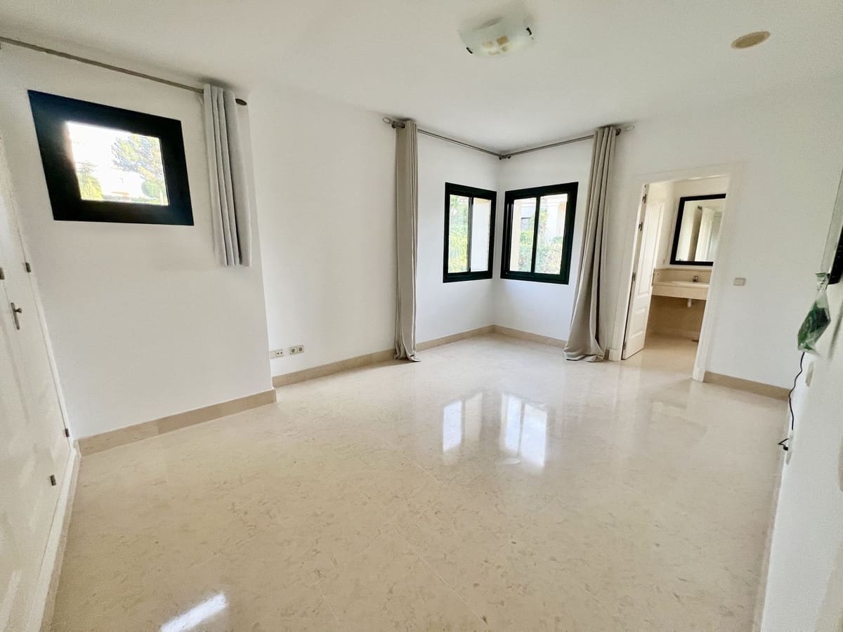 3 bedroom Penthouse for sale in Benahavis with pool garage - € 1,400,000 (Ref: 9540552)